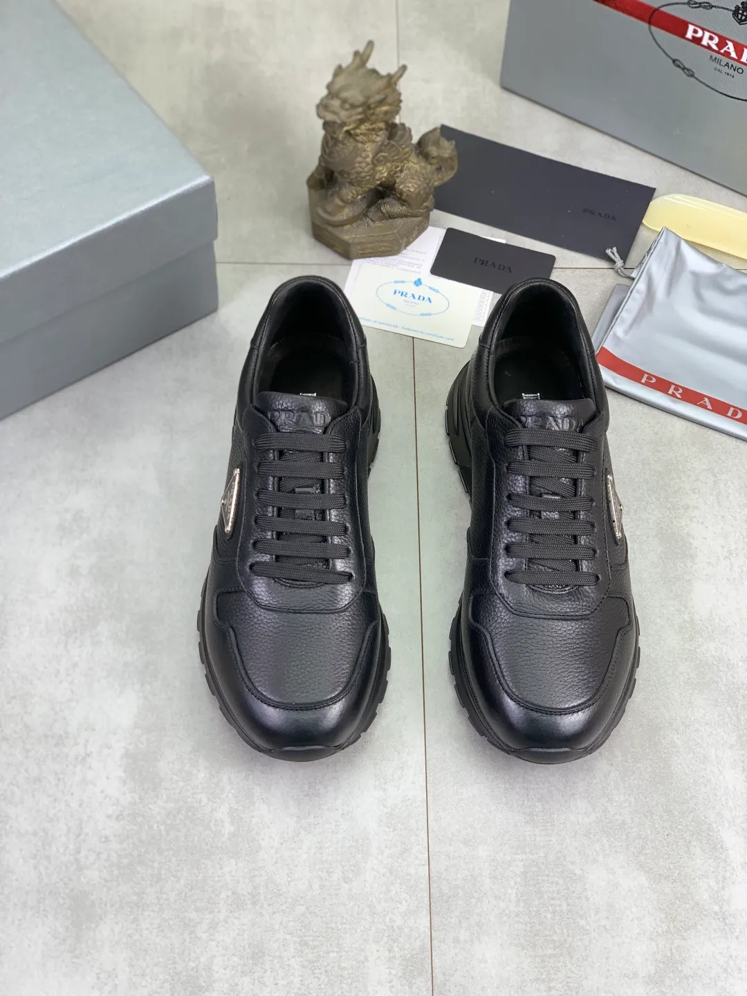 Men's men's shoes💰P580💰【New model】Top quality, new popular models on the official website, which will never go out of style for a century,🆘 The trendy brand (Prada) mainly promotes popular models, avant-garde and versatile fashionable men's shoes, private version molding, cowhide surface splicing 1:1 oil edge processing... fashionable and simple, original imported cowhide interior cowhide feet; the atmosphere and personality are more fashionable, eye-catching and pursuing class. It will subvert old ideas and be a must-have for fashionistas who want to spend time with you! Must keep it! High-end comfort, high-end quality workmanship. Size: 38-44 Various colors available. full package